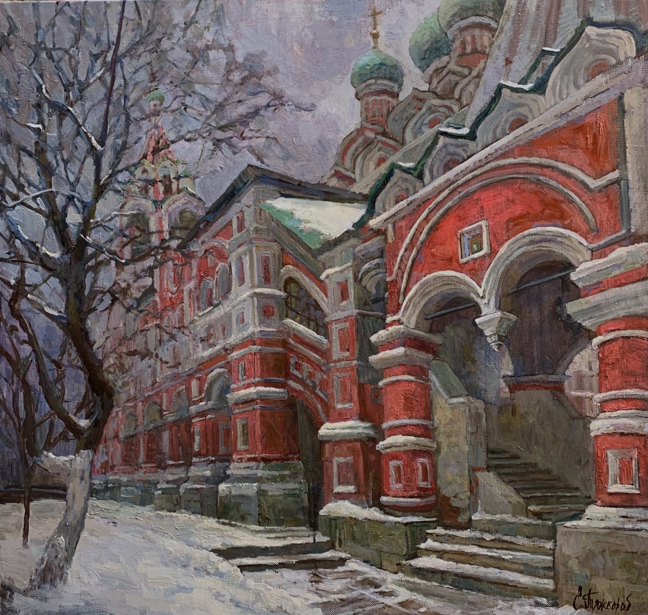 У Храма Святой Троицы в Никитниках