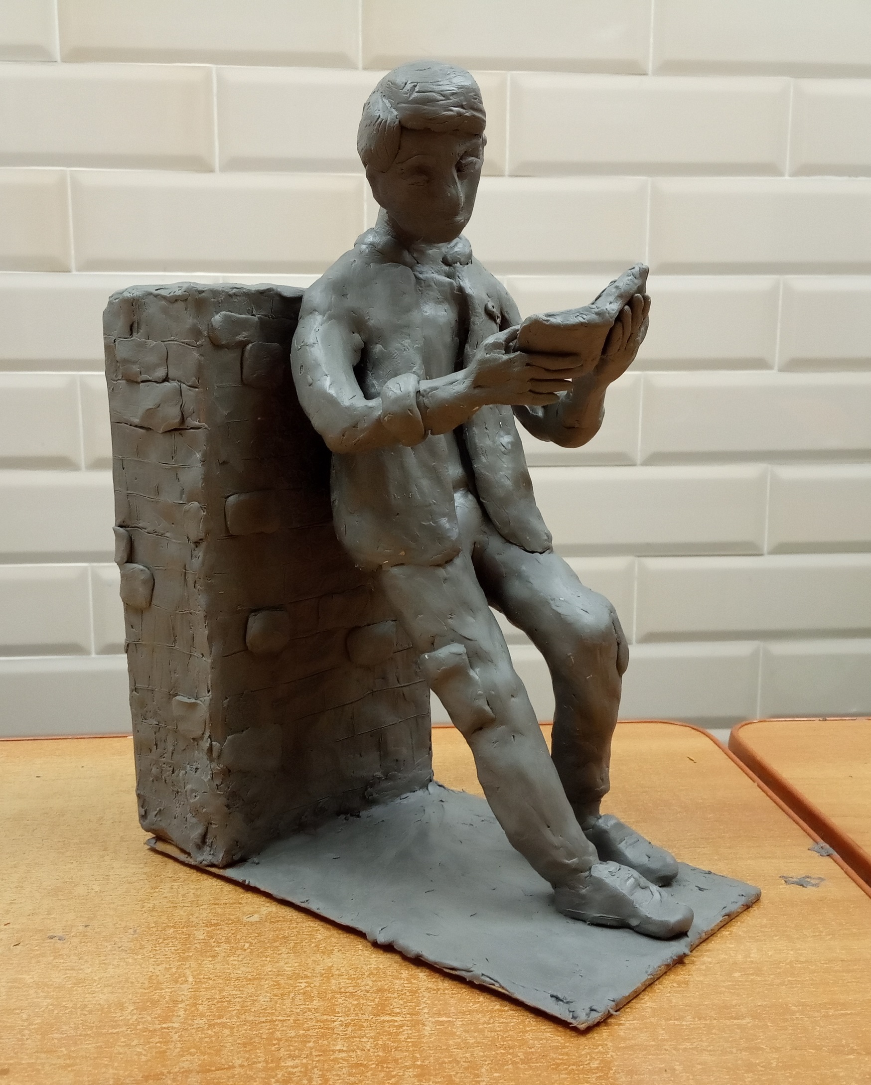 Леонард за книгой